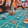 Devenir croupier dans les casinos français : un véritable métier d’avenir