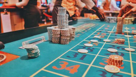 Devenir croupier dans les casinos français : un véritable métier d’avenir